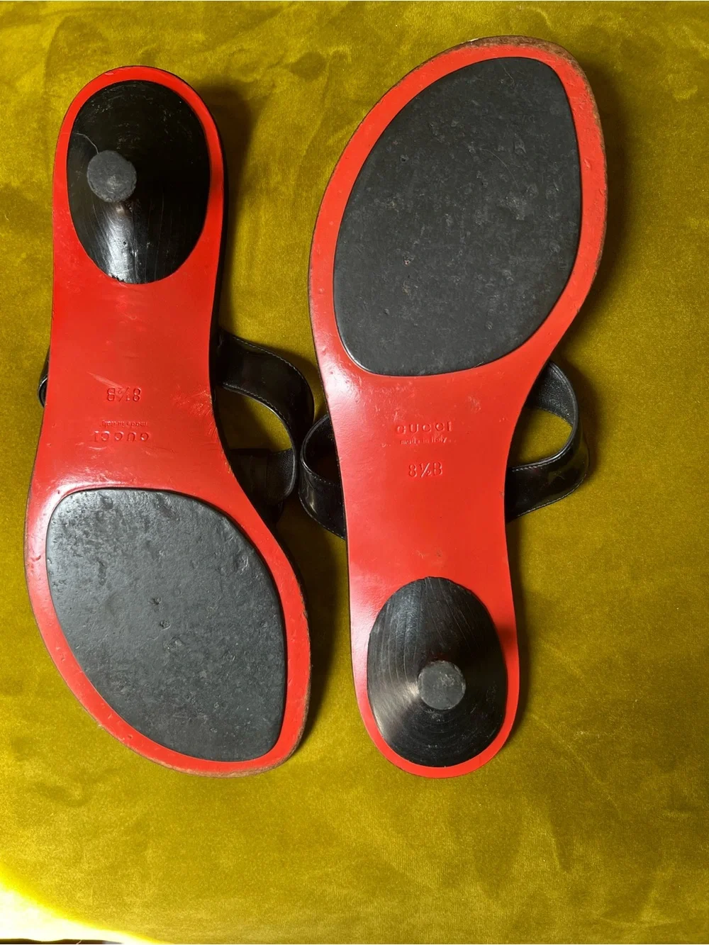 Gucci Red Footbed Black Patent Leather Logo Toe-Post Sandals